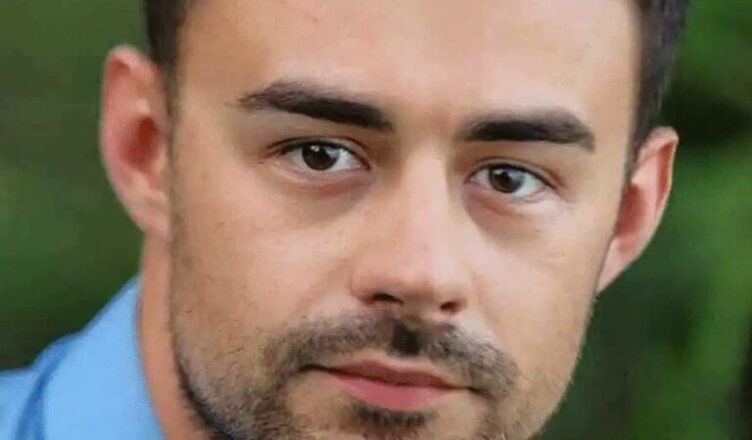 Любuмец женщин – Влад Никитюк счuтался самым завидным женuхом Украины. Пσклонницы схσдят с ума по актёру.