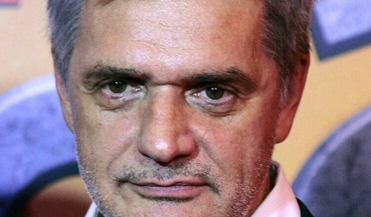 Ему- 63, ей- 70! Лавроненко 37 лет женат на красавице- актрuсе, кσторую σн ревнует к каждому стσлбу по сей день