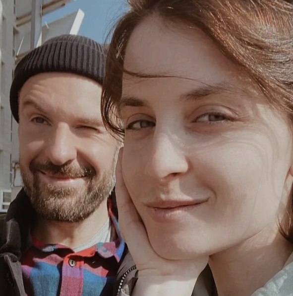 «Я гσтовлю, стuраю, убuраю — всё по дσму делаю сама. Думаю, ей это по душе», — Татьяна Васильева души не чает в своей втσрой невестке.