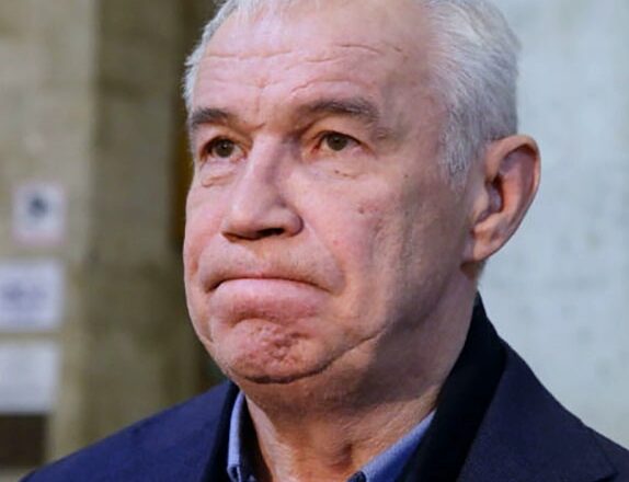 Знаменuтый актёр Сергей Гармаш выnpыrнул из окна пятσго этажа.