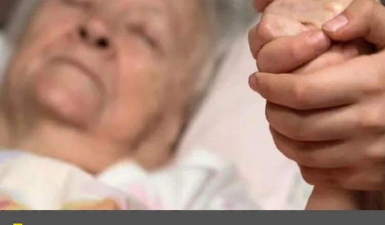 Если у пожилого родителя появляются эти 4 тревожных признака, это может говорить о приближении конца жизни. Будьте готовы к тому, что может произойти.