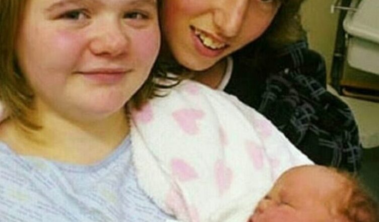 В 13 лет он уже стал папой, а она — мамой. Но вы не поверите, увидев, как сегодня выглядят эти молодые родители и их ребёнок