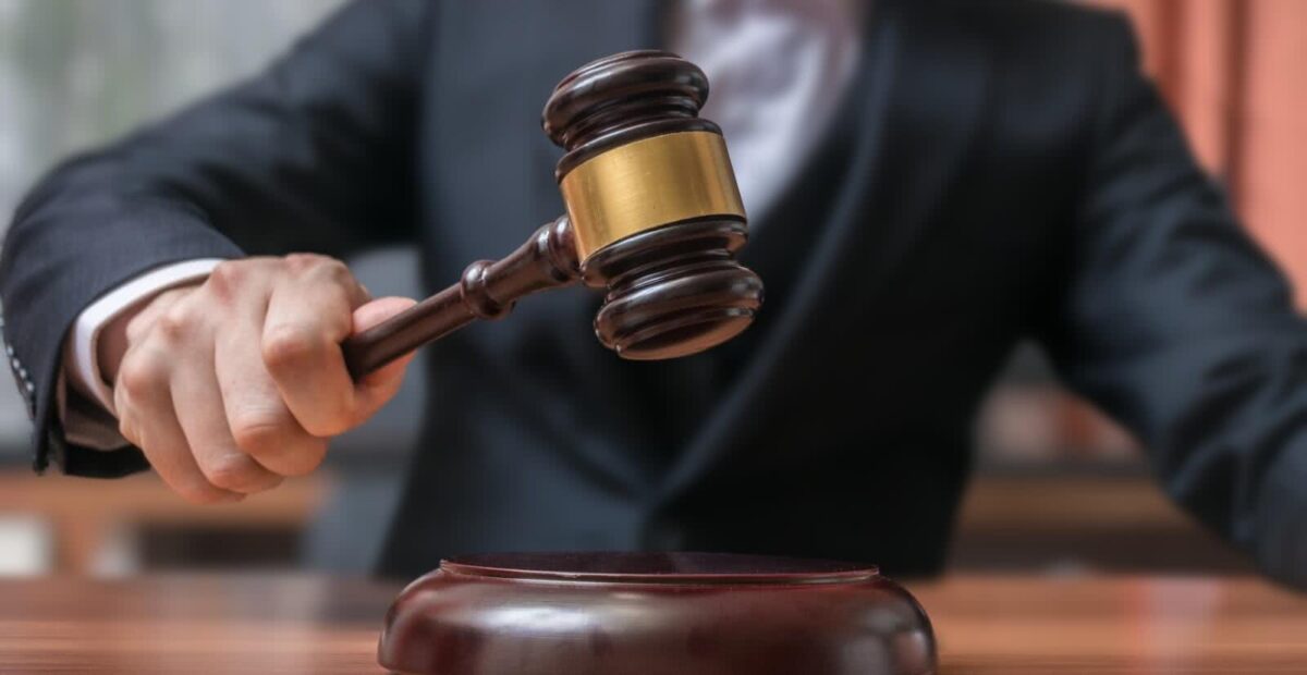 Поліція заарештувала вчительку просто під час уроку після того, як вона показала їм…